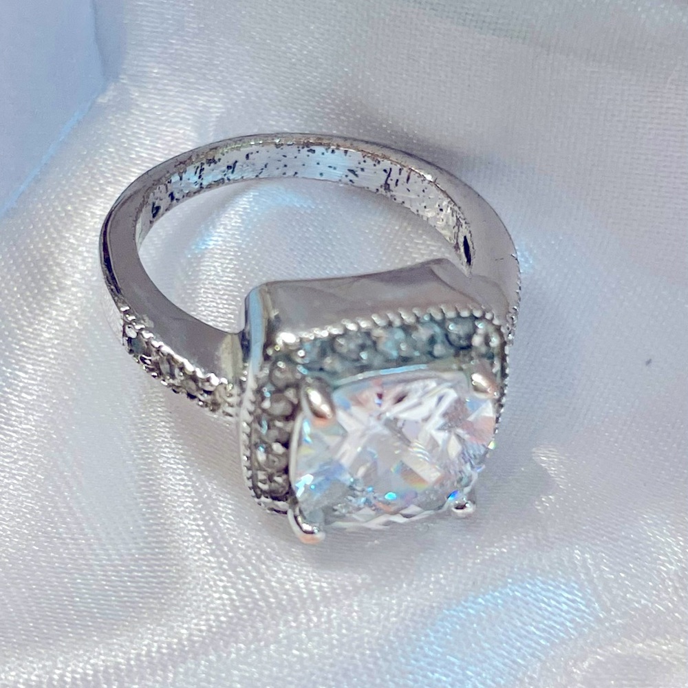 Cocktail Bling Ring - Size 7 cubic zirconia. Lots of sparkle with this ring!